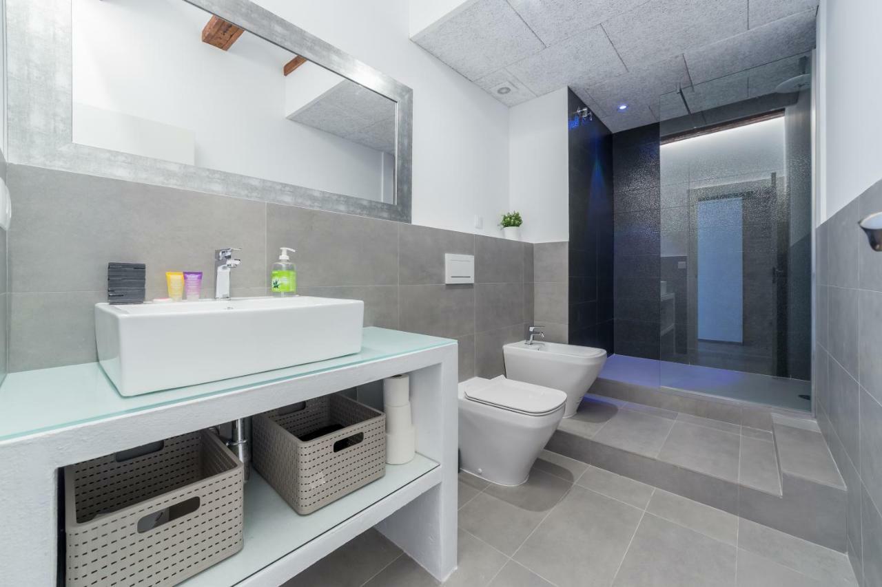 Appartamento Florit Flats - Cathedral Luxury Terrace Flat 2Br 2Ba Ac Wifi Valenza Esterno foto