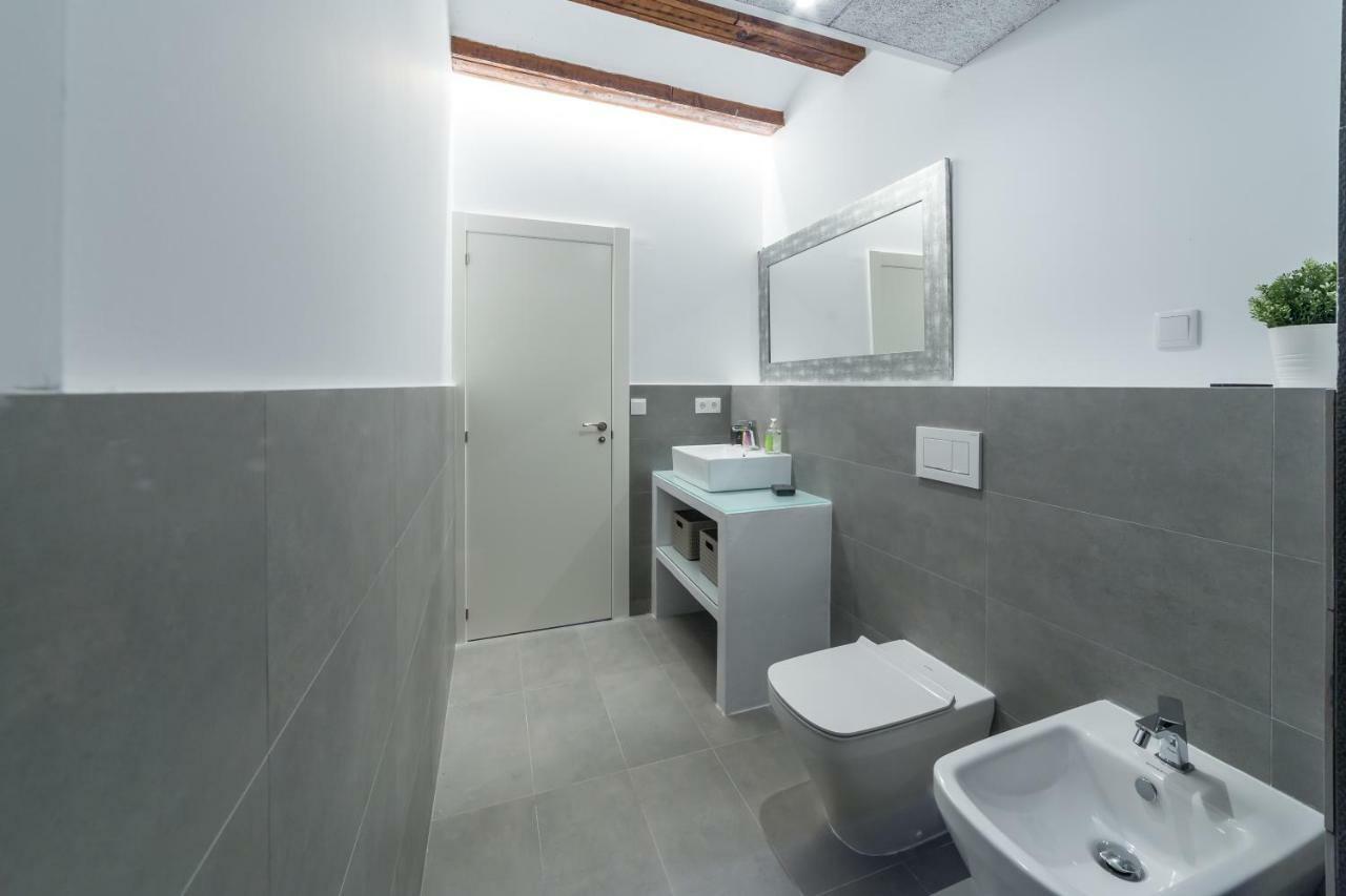 Appartamento Florit Flats - Cathedral Luxury Terrace Flat 2Br 2Ba Ac Wifi Valenza Esterno foto