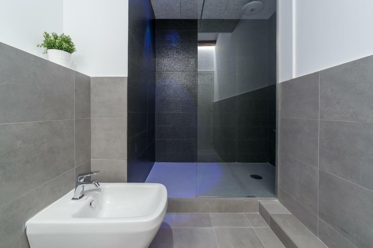Appartamento Florit Flats - Cathedral Luxury Terrace Flat 2Br 2Ba Ac Wifi Valenza Esterno foto